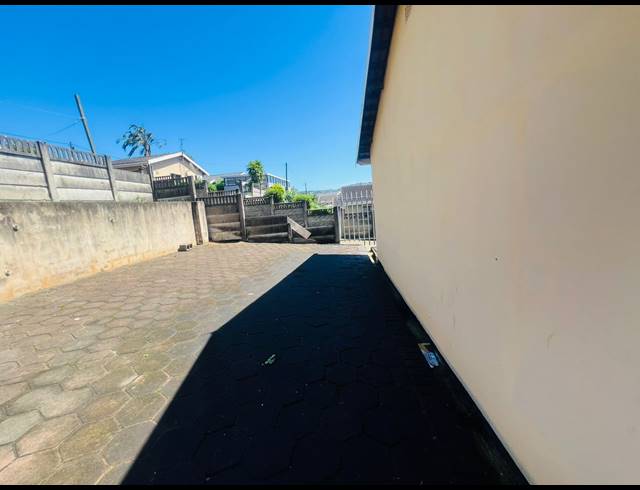 4 BEDROOM FREEHOLD FOR SALE IN NEWLANDS WEST